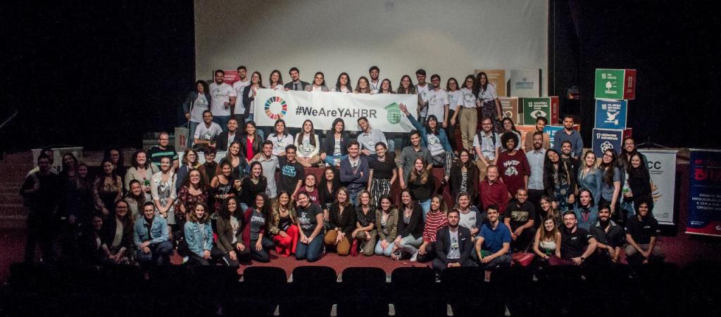 Integrantes do Youth Action Hub e convidados no evento "Youth Action Day", que ocorreu em 2019 no Museu Oscar Niemeyer, em Curitiba | Crédito: Divulgação - Youth Action Hubs Brasil